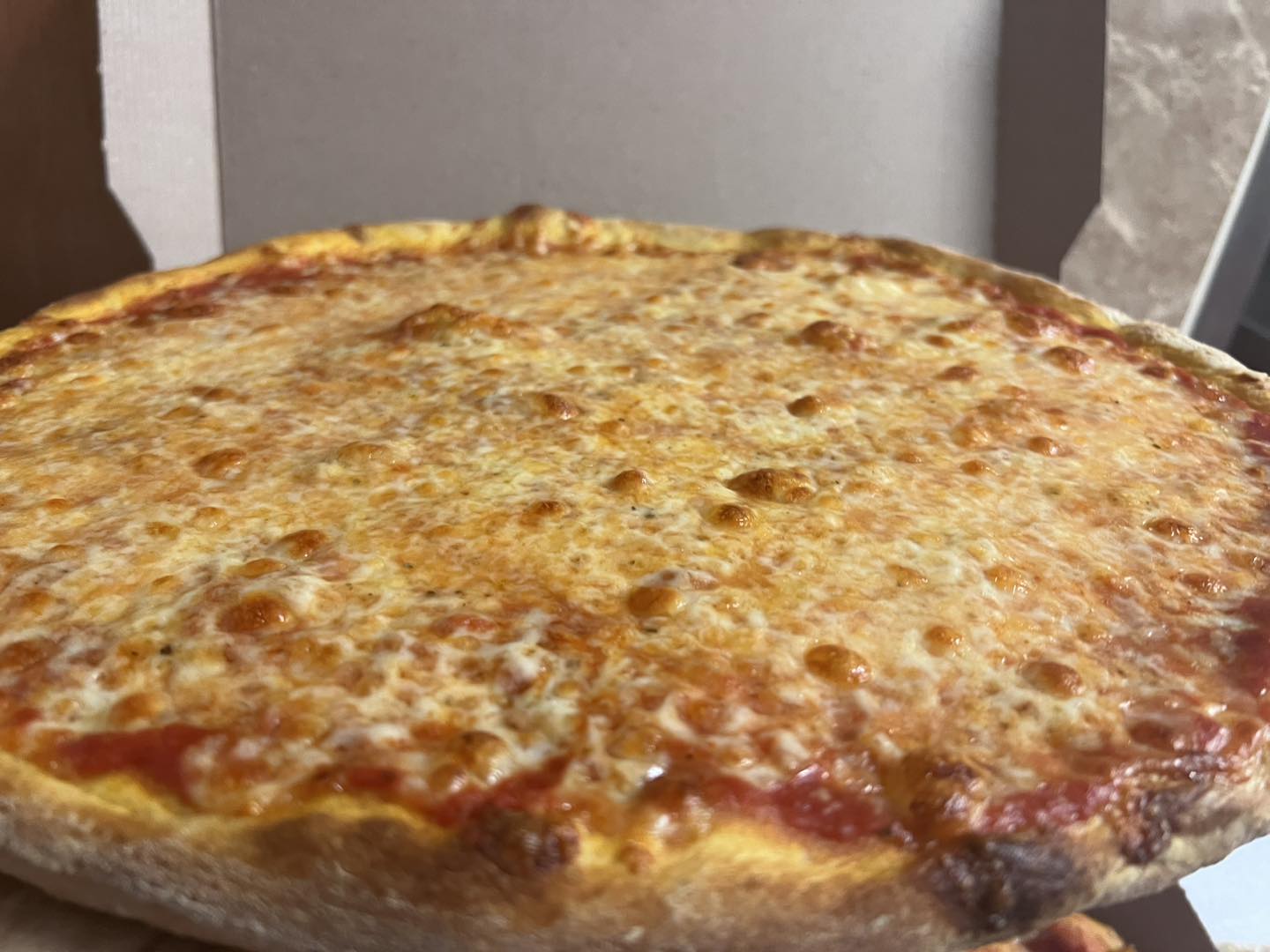 Fresh cheese pizza in box